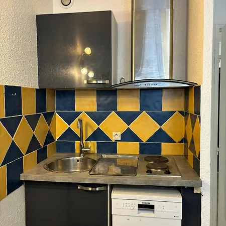 à Avec Piscine Commune - 30 M² *