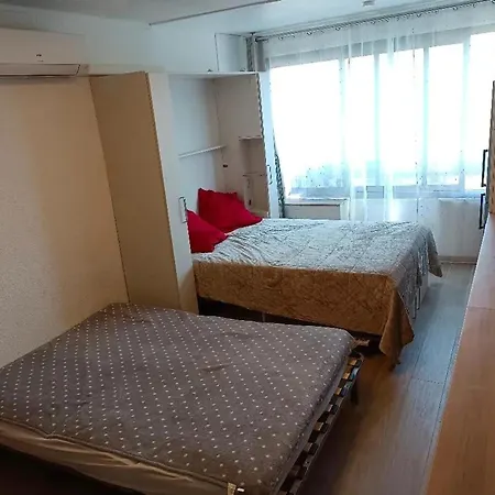 à Avec Piscine Commune - 30 M²