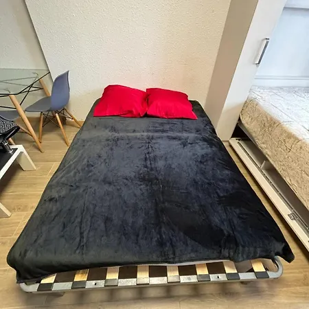 Apartamento à Avec Piscine Commune - 30 M²