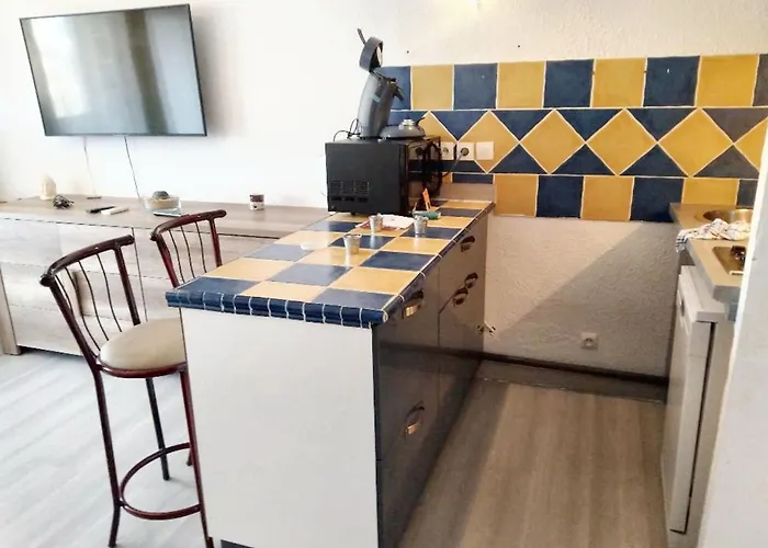 à Avec Piscine Commune - 30 M² *