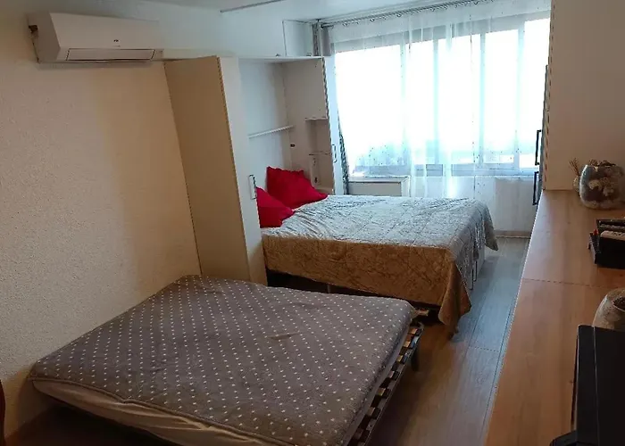 à Avec Piscine Commune - 30 M²