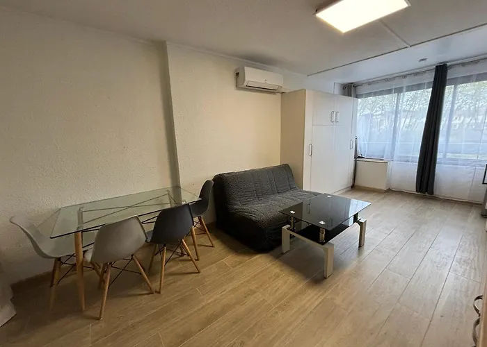 à Avec Piscine Commune - 30 M² Appartement Fréjus