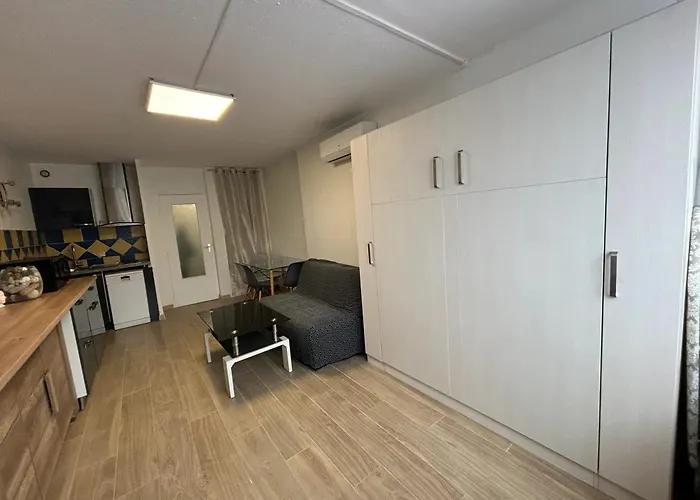 à Avec Piscine Commune - 30 M² Appartement *
