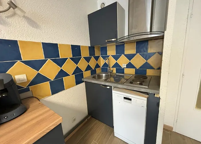 Appartement à Avec Piscine Commune - 30 M² Fréjus