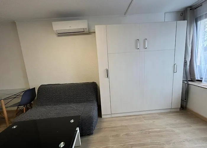 à Avec Piscine Commune - 30 M² Fréjus